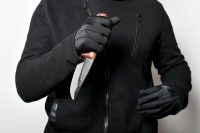 В Новосибирской области психически больной кузбассец нанес более 30 ударов ножом собутыльнику