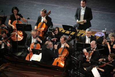 Концерт оркестра Мариинского театра в Риме отменили из-за COVID-19 у дирижера
