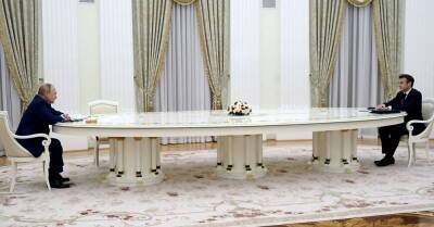 В Кремле объяснили, почему Путина с Макроном разъединял шестиметровый стол