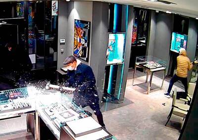Как в Праге: трое неизвестных ограбили магазин элитных часов в Берлине