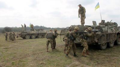 Украина в марте начнет военные маневры с участием резервистов