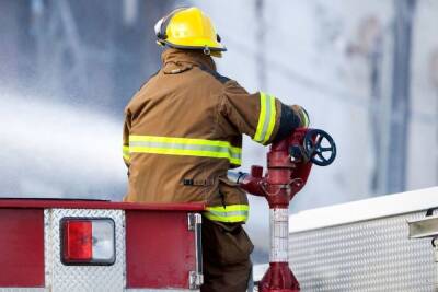 Пожар в пятикомнатной коммуналке на набережной Фонтанки потушили 17 спасателей