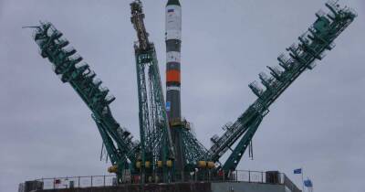 Ракету с кораблем "Прогресс" установили на стартовую площадку