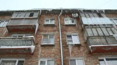 На улице Попова квартиру пензячки заливает талой водой с крыши - penzainform.ru