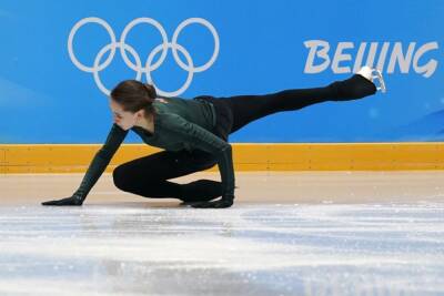 Валиева упала с тройного акселя на олимпийской тренировке