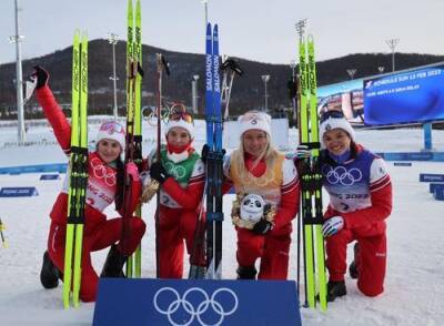 Болельщики радуются победе лыжниц Ступак, Непряевой, Сориной и Степановой на Олимпиаде в Пекине: «Молодчинки!»