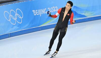 Китаец Гао Тинюй выиграл золото Олимпиды в конькобежном спорте на дистанции 500 метров