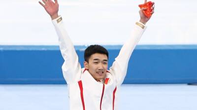 Китайский конькобежец Тинъюй стал чемпионом Игр в Пекине с олимпийским рекордом