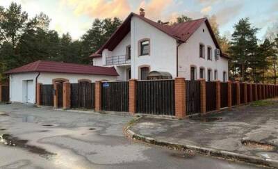 Под Тюменью за 70 миллионов рублей продают шикарный коттедж с сауной, бассейном и спортзалом