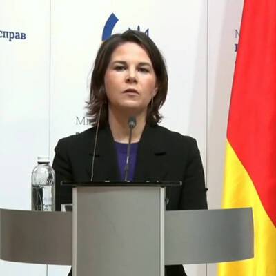 Глава МИД ФРГ: Германия сокращает персонал посольства в Киеве