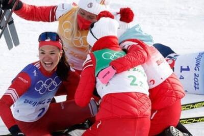 Русская команда вырвала золото олимпийской лыжной эстафеты