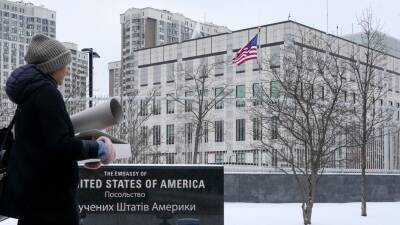 Госдепартамент распорядился об отъезде большей части дипломатов из Киева