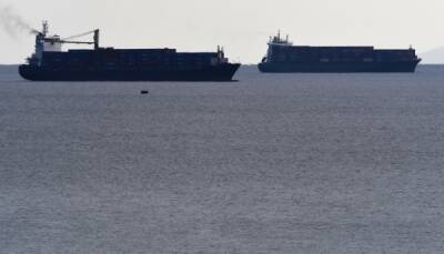 Морские власти Турции остановили движение судов через Босфор