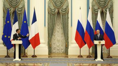 Путин и Макрон обсудили спекуляции вокруг якобы планов России по «вторжению» на Украину
