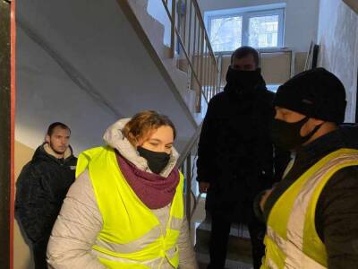 В квартиру журналиста «Страны» Селезнева пришла полиция с обыском