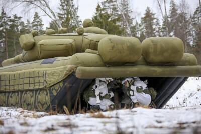 Путин бросил на Украину надувные войска
