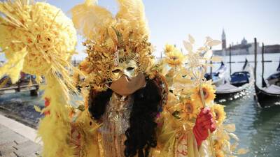 «Вспомнить будущее»: в Венеции стартовал карнавал