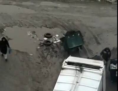Странную работу сотрудников «Чистого города» в Ростове сняли на видео
