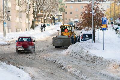 Политолог сравнил уборку снега в Москве и Петербурге