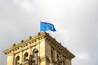 ЕС не будет закрывать диппредставительства в Киеве и мира