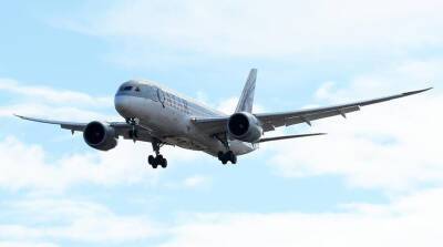 В Японии грузовой самолет в полете потерял часть закрылка весом 60 кг