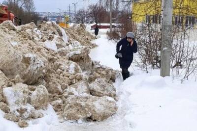 Во Владимире снегом забаррикадировали тротуары