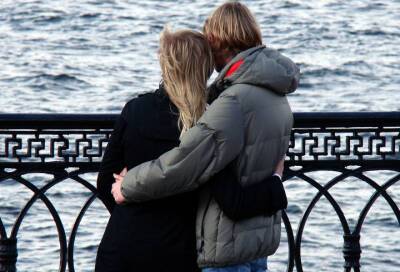 Более 35% петербуржцев проведут День влюбленных дома