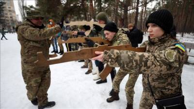 «Их не нужно жалеть»: деревянные автоматы, черствые души и закрытое украинское небо