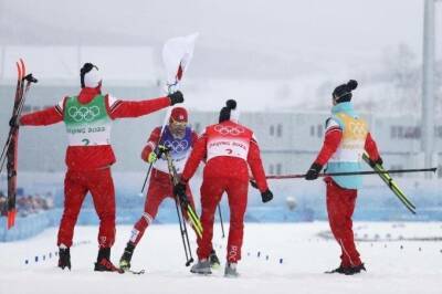 Мужская сборная России по лыжам впервые за 42 года выиграла золото в эстафете на Олимпиаде