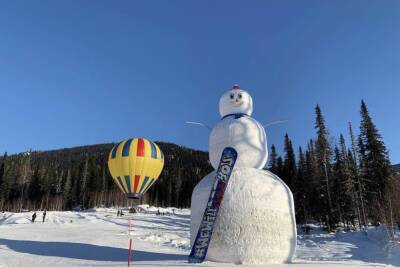 Тверитяне слепили 12-метрового снеговика в поддержку российских олимпийцев