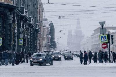 Из-за сильного ветра в Петербурге продлили «желтый» уровень погодной опасности