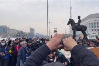 «Власти подготовили своих террористов». Участники митинга в Казахстане потребовали справедливости