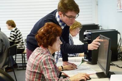 В 2021 году 12 пенсионеров из КЧР освоили курс компьютерной грамотности