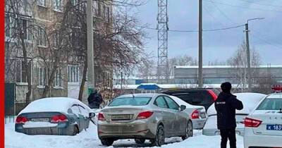 В Свердловской области мужчина открыл стрельбу по прохожим из окна квартиры