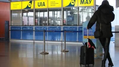 Американские и европейские авиакомпании отменяют рейсы на Украину