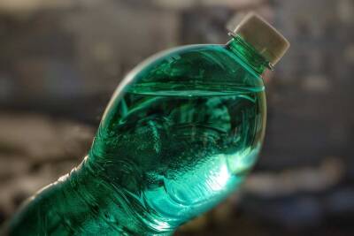 Учёные нашли в бутилированной воде 400 неизвестных химических соединений
