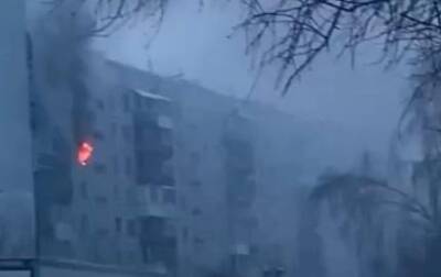 Многоэтажный дом загорелся на улице Фрунзе в Новосибирске