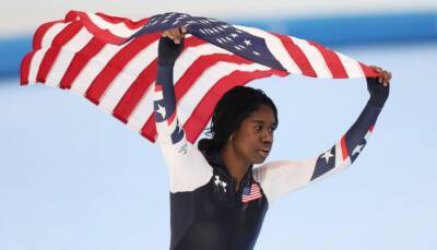 Американка Джексон выиграла золото Олимпиады в конькобежном спорте на дистанции 500 метров