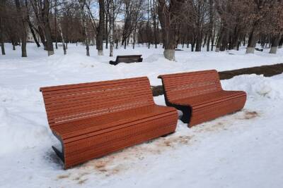 На набережной в Твери установили новые скамейки