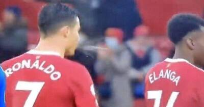 Криштиану Роналду плюнул в одноклубника из "Манчестер Юнайтед" после матча АПЛ (видео)