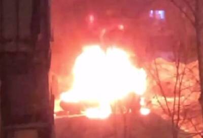 В дворе дома на Софьи Ковалевской сгорел автомобиль