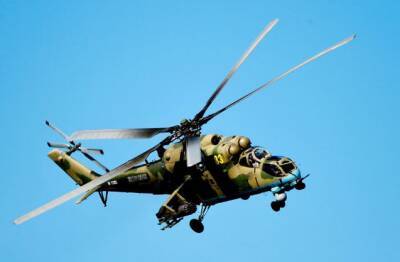 «Куда же они летят?» — в Сети показали видео ударных российских вертолетов у границы с Украиной