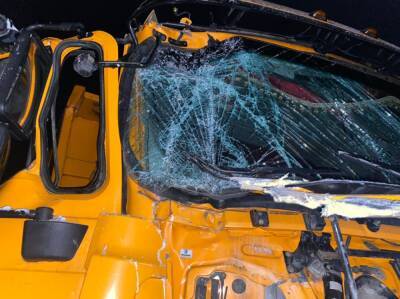 В столкновении двух грузовиков на Сахалине пострадал пассажир