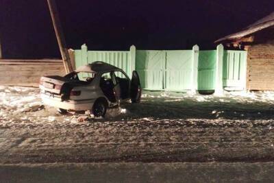 В Бурятии пассажирка авто впала в кому после его столкновения с электроопорой
