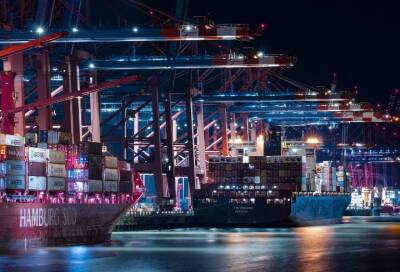 В мире резко подорожали контейнеры и портовое оборудование