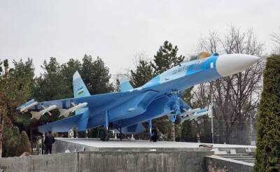 В Ташкенте установили памятник истребителю Су-27