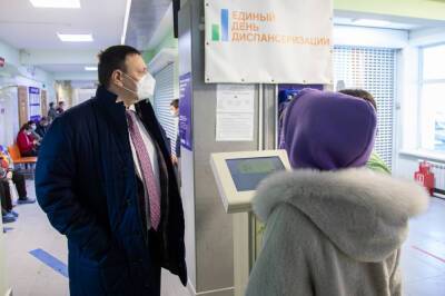 Министр Владимир Кузнецов про регистратуры: без "будочек" в поликлиниках стало лучше