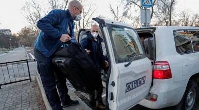В ОБСЕ подтвердили, что сотрудники мониторинговой миссии покидают Донбасс