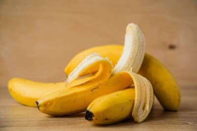 Косметологи советуют использовать бананы для увлажнения лица и волос
