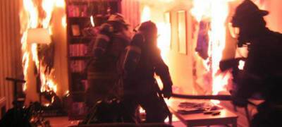 Пожарные в районе Карелии вытащили мужчину из горящей кровати